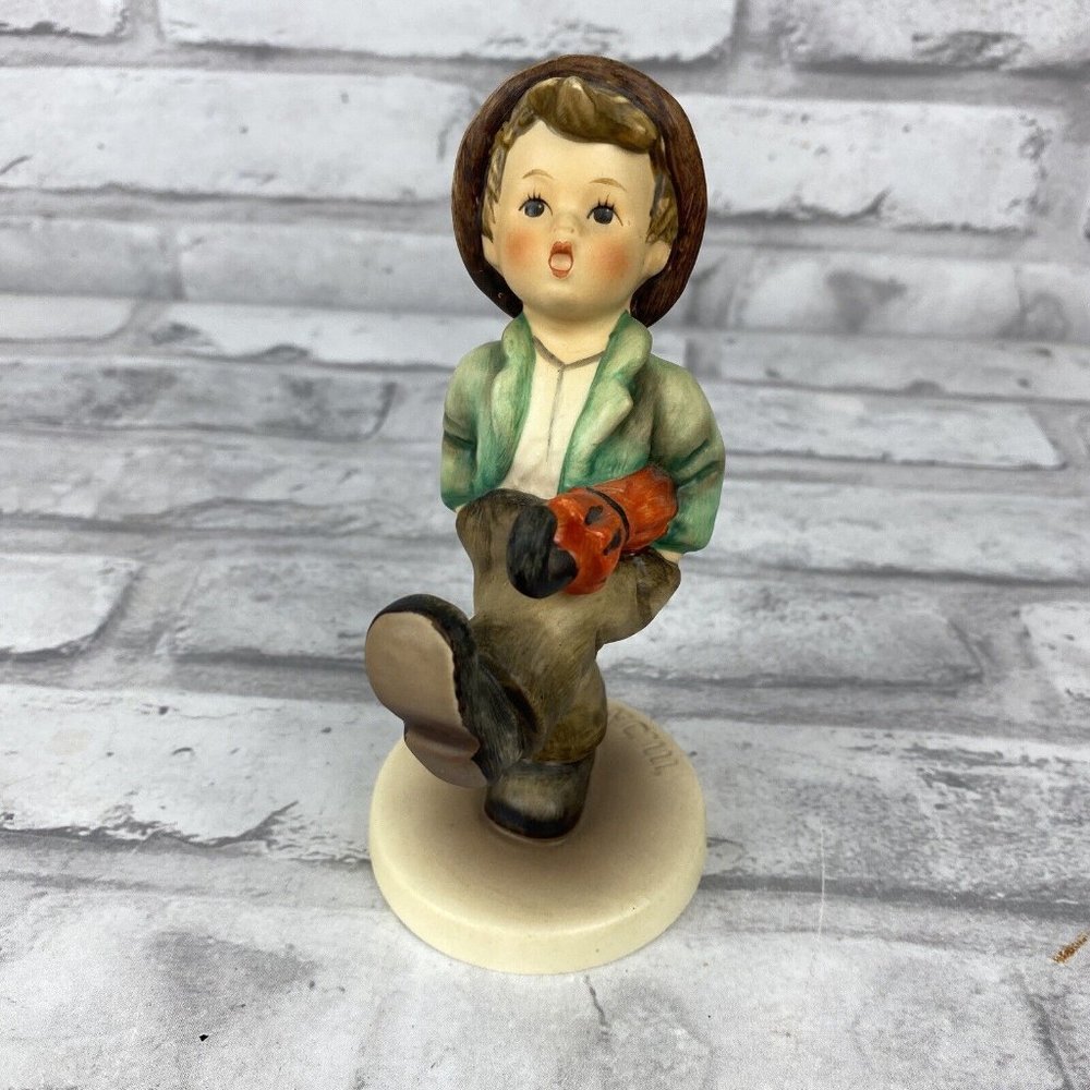 Hummel Goebel HAPPY TRAVELER Boy With Umbrella Figurine Germany 109/0 No Box